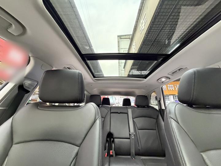 2020 28T AWD Premium photo 7
