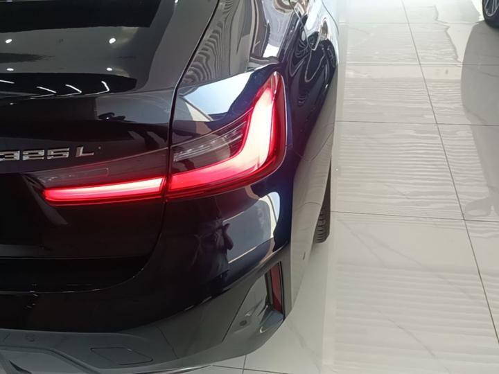 3 Series 2023 325Li M Sport Package photo 7