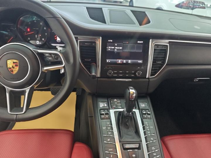 2017 Macan 2.0T photo 5