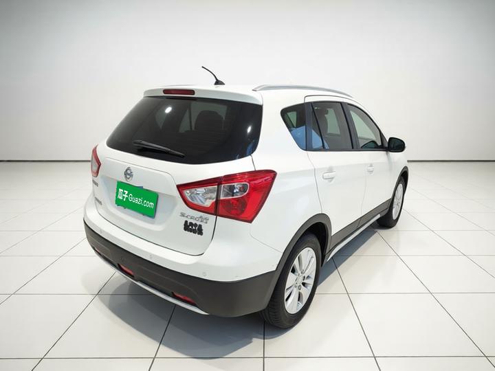 2014 1.6L CVT RWD Elite photo 6