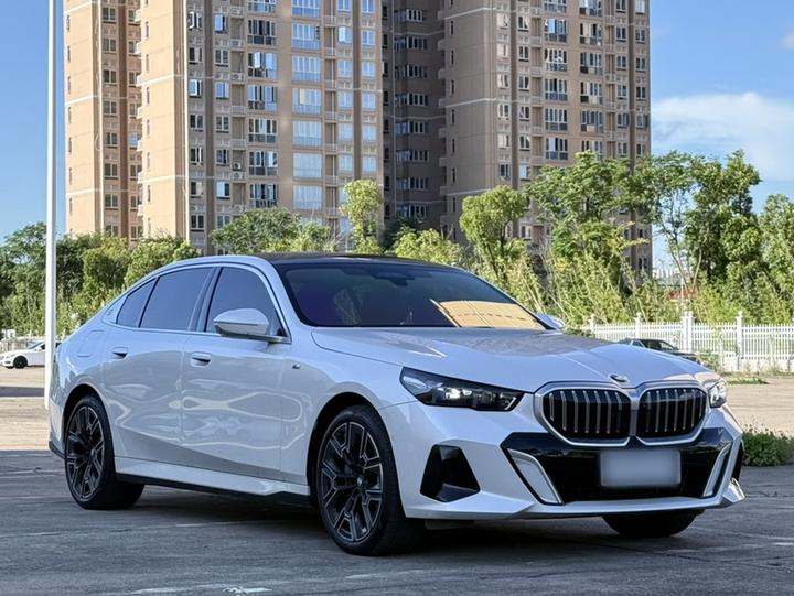 5 Series 2024 530Li Exclusive M Sport Package photo 4