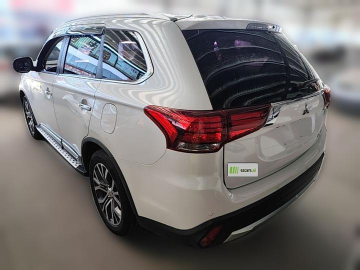 Outlander 2016 2.4L AWD Luxury 7-Seater photo 4