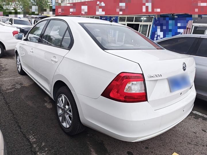 Rapid 2016 1.6L AT photo 4