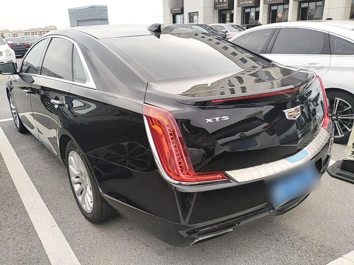 XTS 2018 28T Tech photo 4