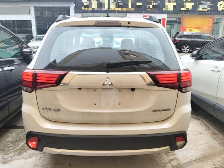 Outlander 2016 2.0L RWD 5-Seater photo 3