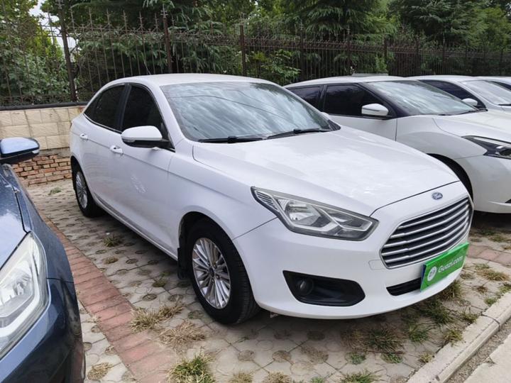 Escort 2015 1.5L AT Comfort photo 3
