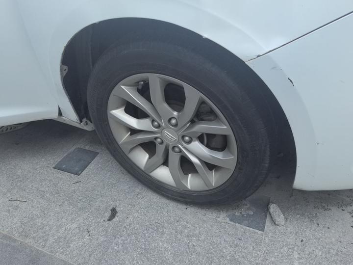 Emgrand GL 2017 1.8L MT Elite photo 8