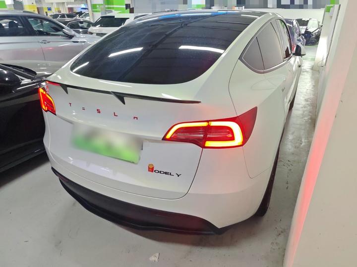 Model Y 2023 RWD photo 4