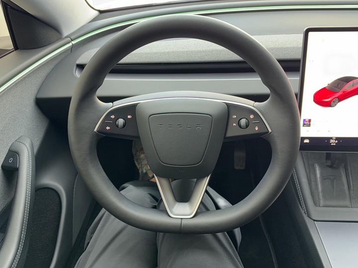 Model 3 2023 RWD photo 2
