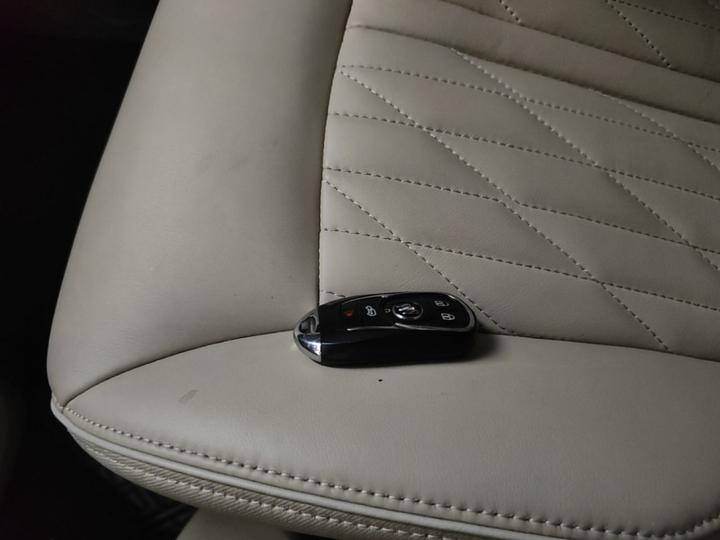 GL8 2023 Facelift Luxury photo 7