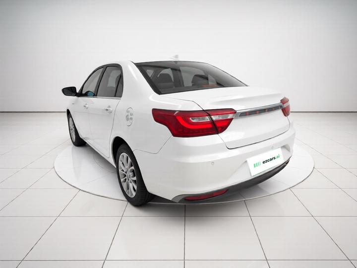 Vision 2018 1.5L AT photo 3