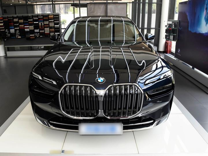 7 Series 2026 Facelift 735Li Luxury photo 2