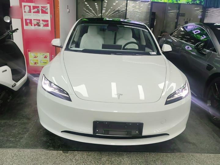 Model 3 2023 RWD photo 2