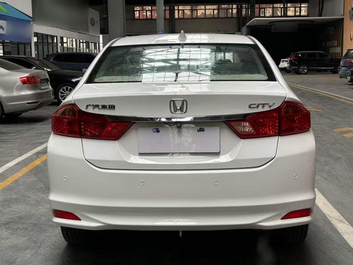 2015 1.5L CVT Luxury photo 4