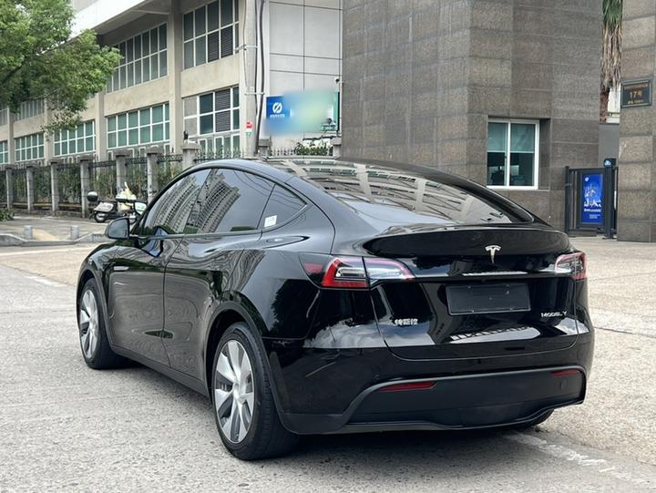 Model Y 2022 RWD photo 5