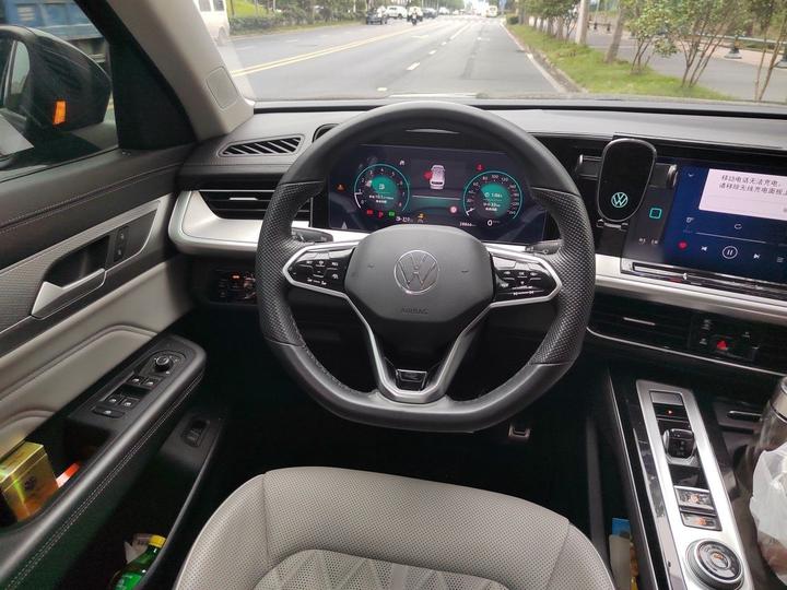 2024 380TSI AWD R-Line photo 3