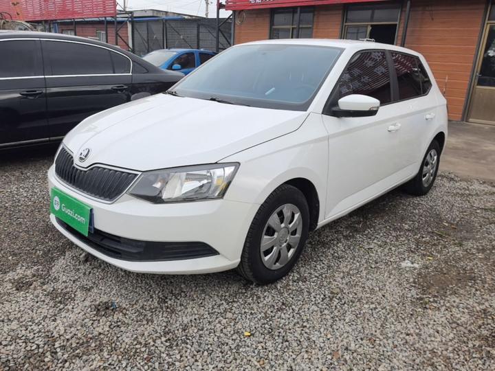 Fabia 2015 1.4L MT