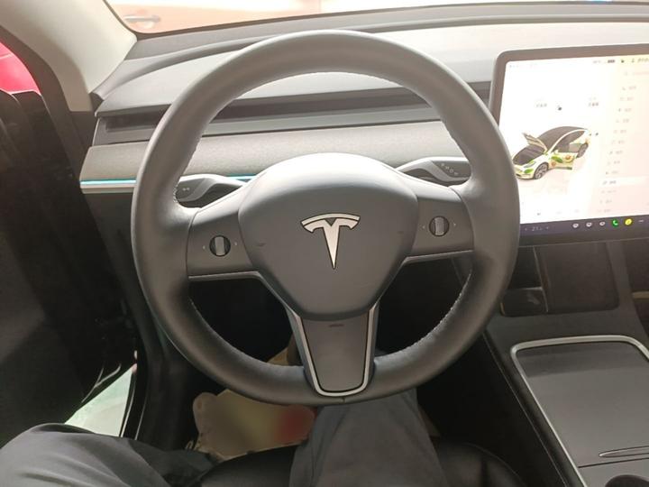 Model Y 2024 RWD photo 6