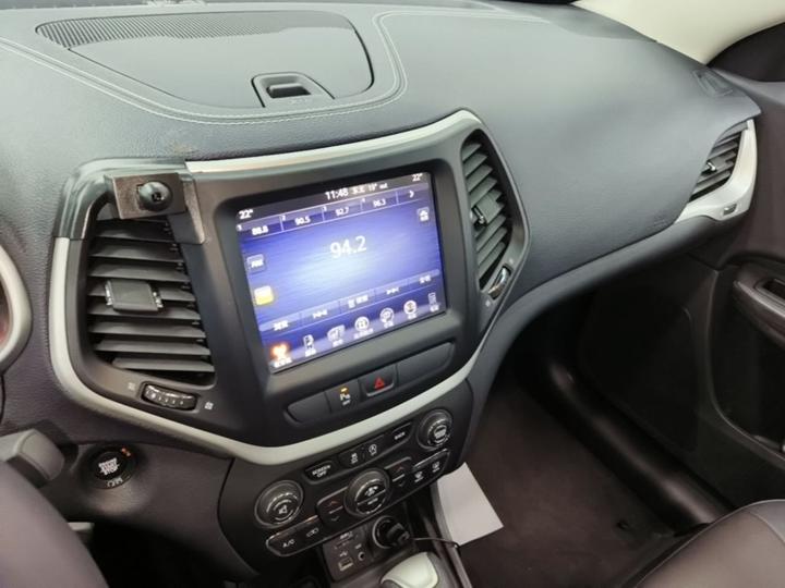 Cherokee 2020 2.0L RWD Classic Sport photo 8
