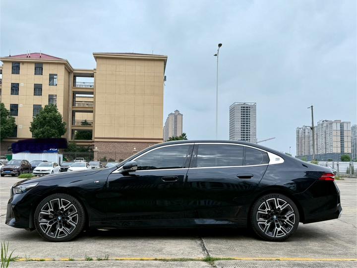 5 Series 2025 530Li Exclusive M Sport Package photo 5