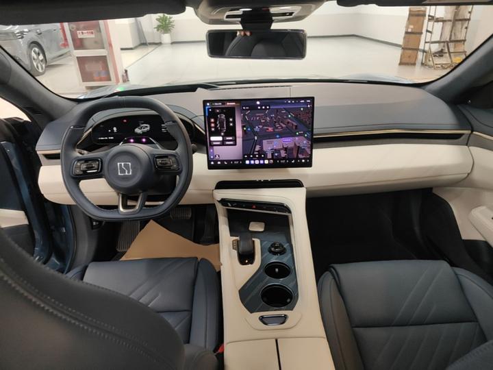 001 2025 YOU 100kWh AWD photo 5
