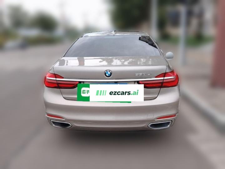 7 Series 2016 730Li Leading photo 5