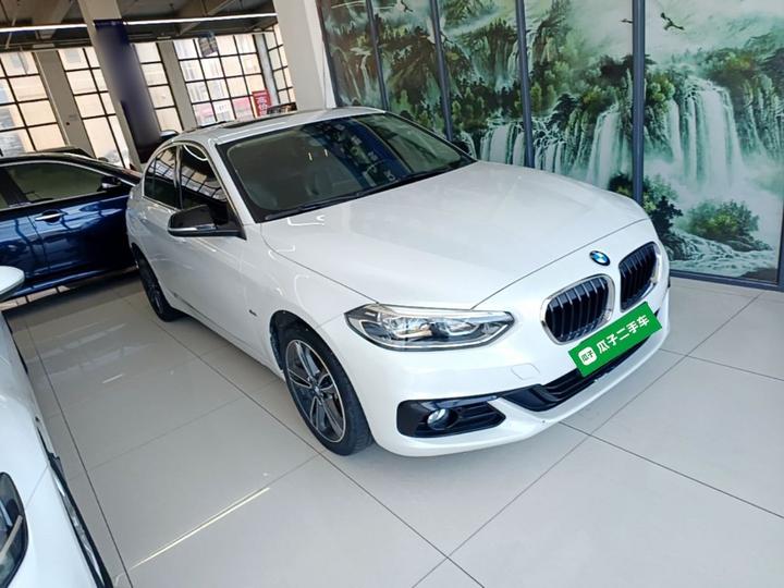 1 Series 2018 118i Sport photo 3
