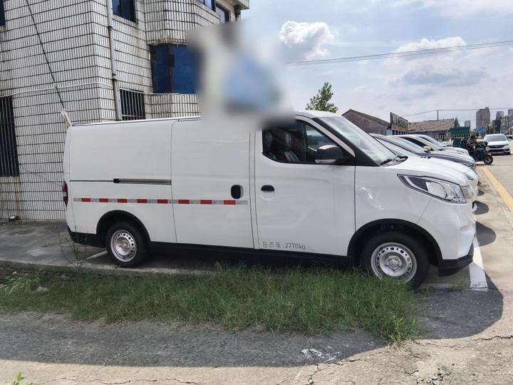 MAXUS EV30 2023 EV Smart Long Wheelbase photo 3