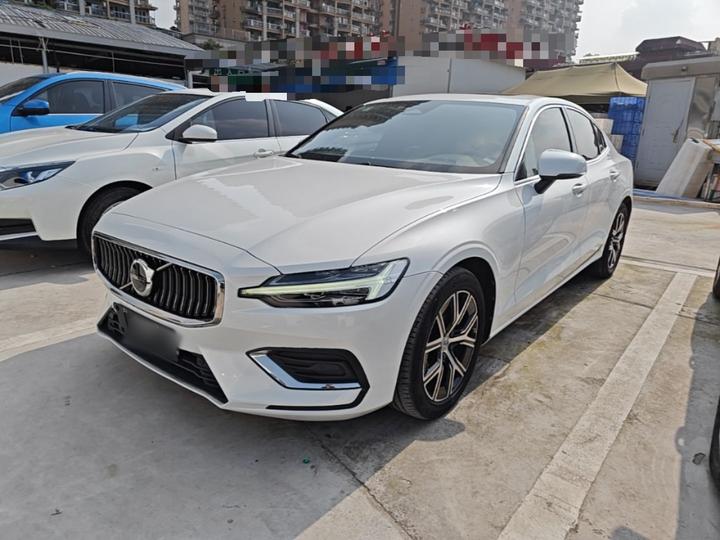 S60 2023 B4 Luxury