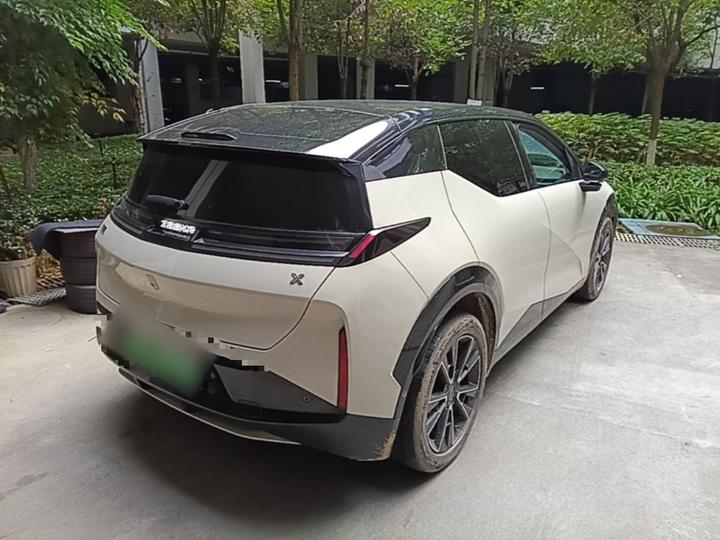 X 2023 RWD ME 5-Seater photo 6