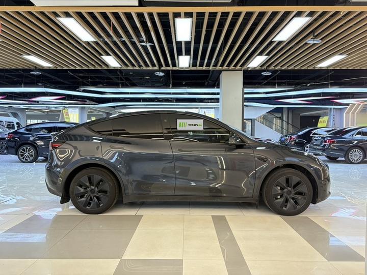 Model Y 2024 RWD photo 5