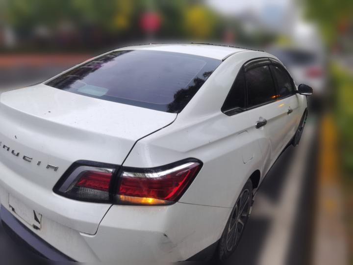 D60 2018 1.6L MT Connected Elite photo 4