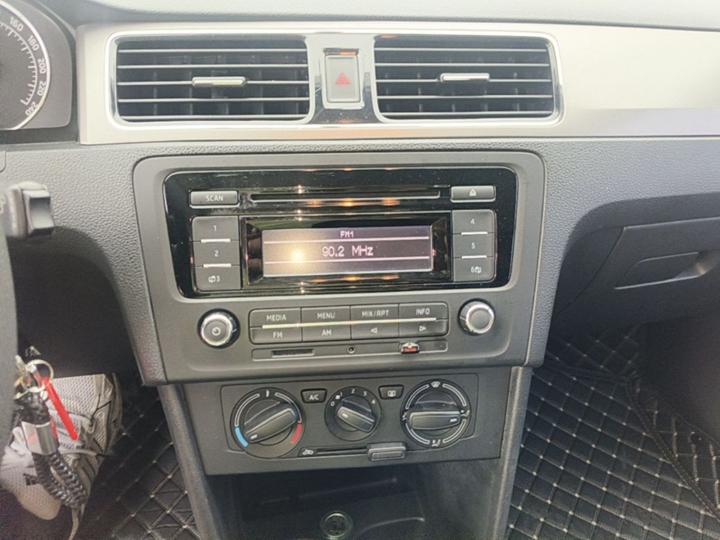 Rapid Spaceback 2014 1.6L AT Enjoy photo 8