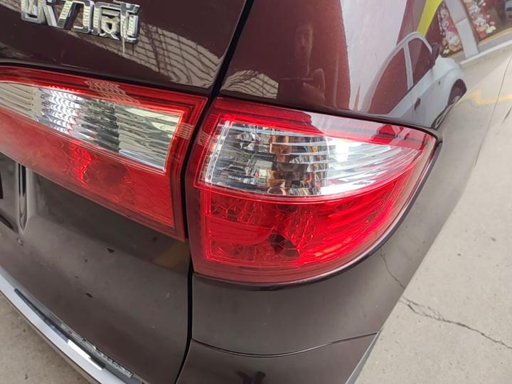 2013 1.2L MT Elite photo 7