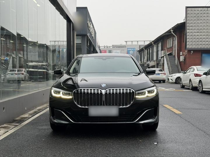 7 Series 2021 730Li Luxury photo 4