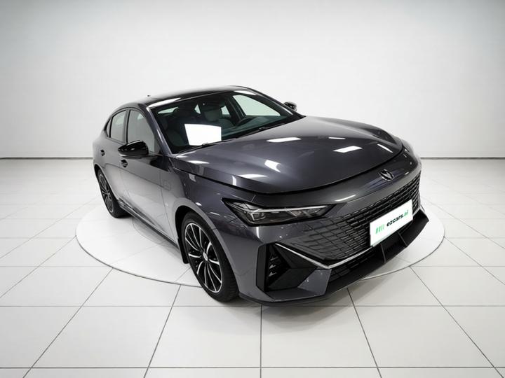 UNI-V 2022 1.5T Premium photo 3