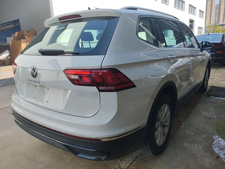Tiguan L 2024 300TSI AT RWD photo 4
