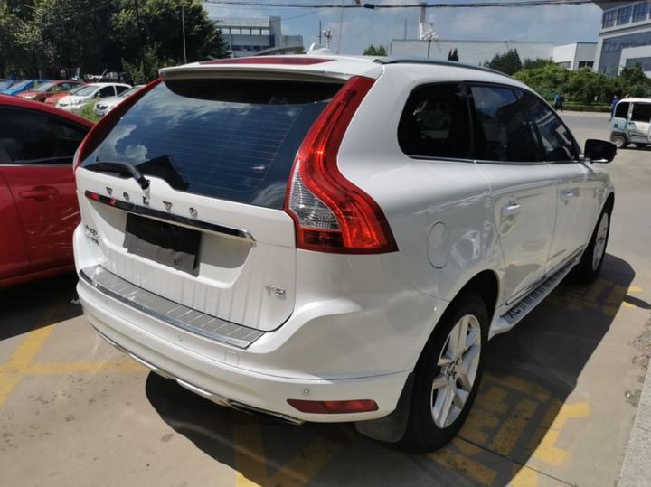 XC60 2017 T5 Upgraded photo 4