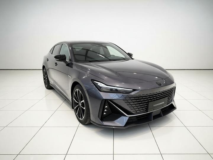UNI-V 2022 1.5T Premium photo 3