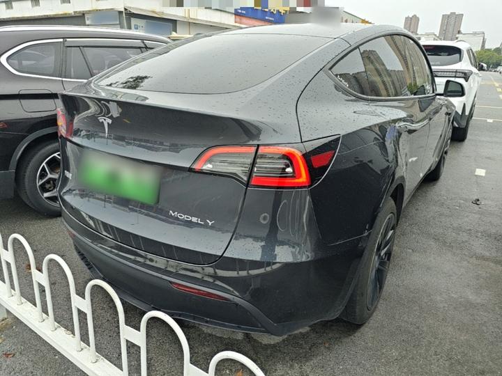 Model Y 2024 RWD photo 4