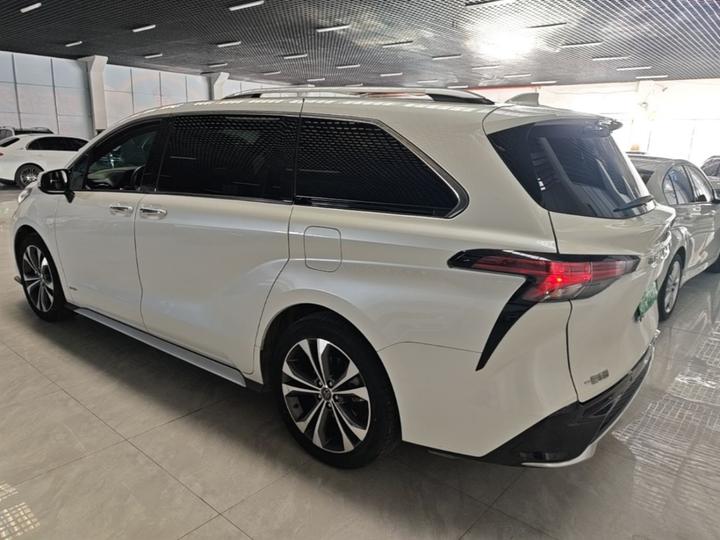 Granvia 2024 2.5L Hybrid Premium PLUS photo 4