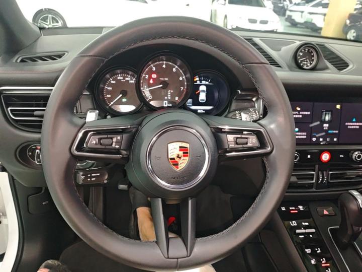 2024 Macan 2.0T photo 3
