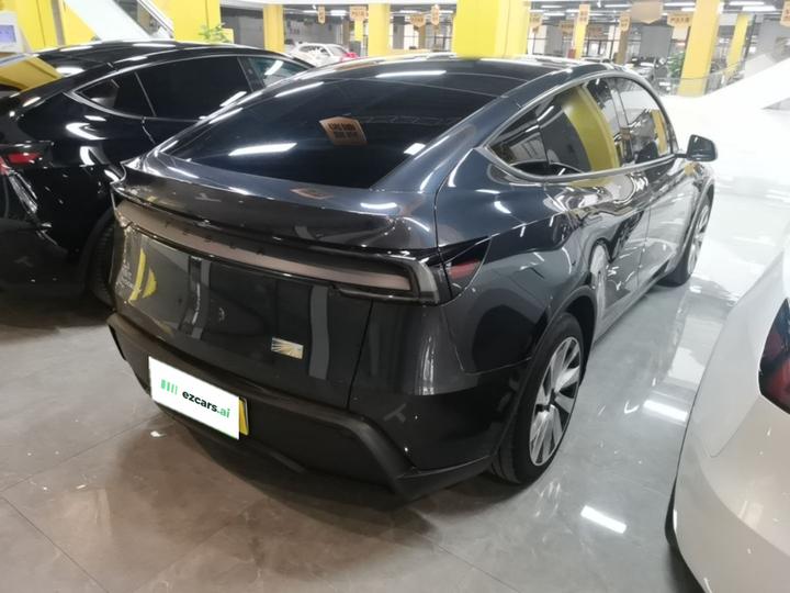 Model Y 2025 RWD photo 4