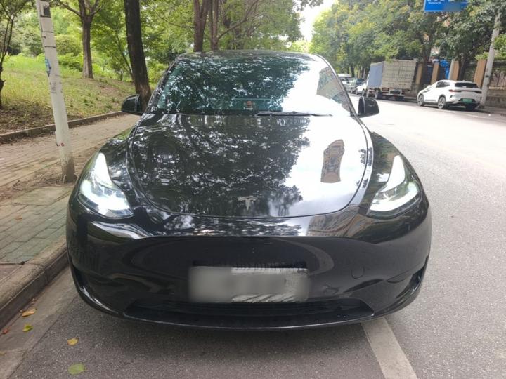 Model Y 2023 RWD photo 2