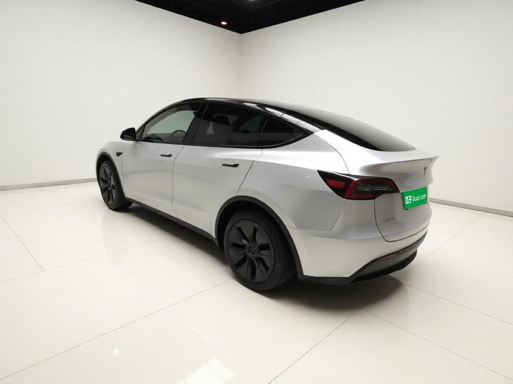 Model Y 2024 RWD photo 4