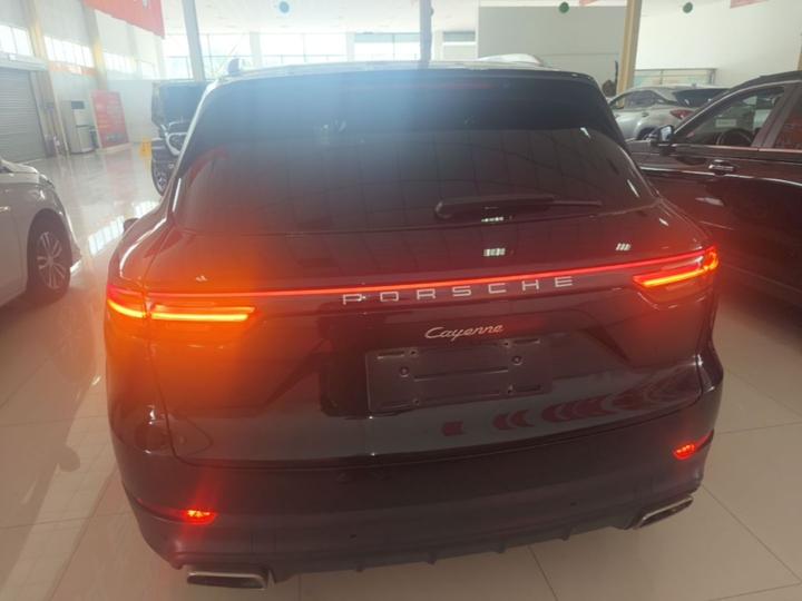 2018 Cayenne 3.0T photo 3