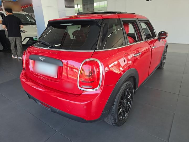 2018 1.5T ONE PLUS 5-Door photo 4