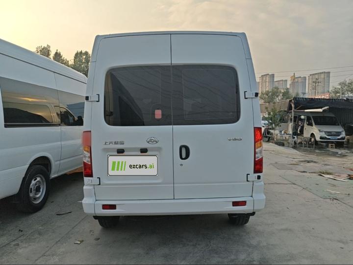 MAXUS V80 2019 2.5T Classic 6 MT Long Wheelbase 7-Seater photo 3