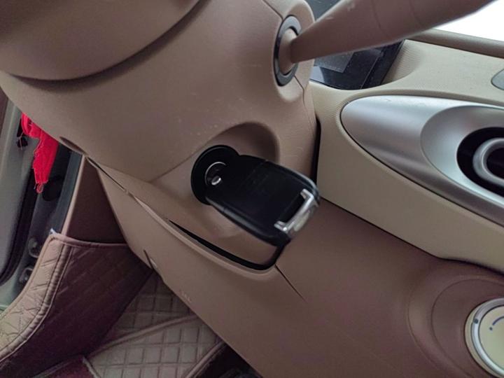 Hongguang MINIEV 2025 4th Gen 4-Door Advanced photo 8