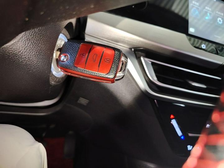 CS35PLUS 2019 1.6L MT Upgraded photo 8